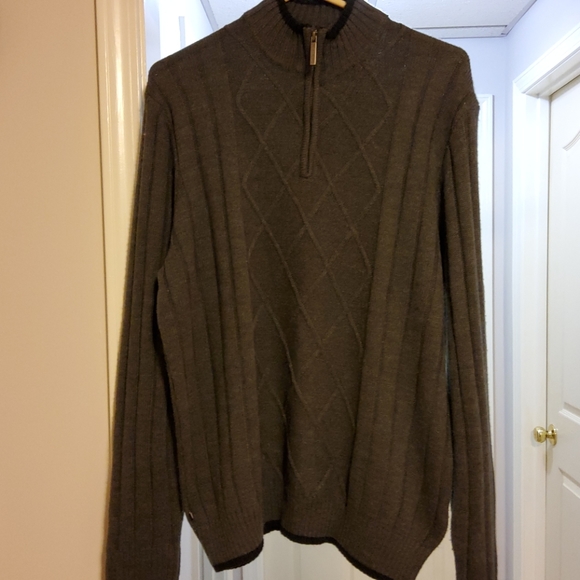 Sweater - Picture 1 of 2